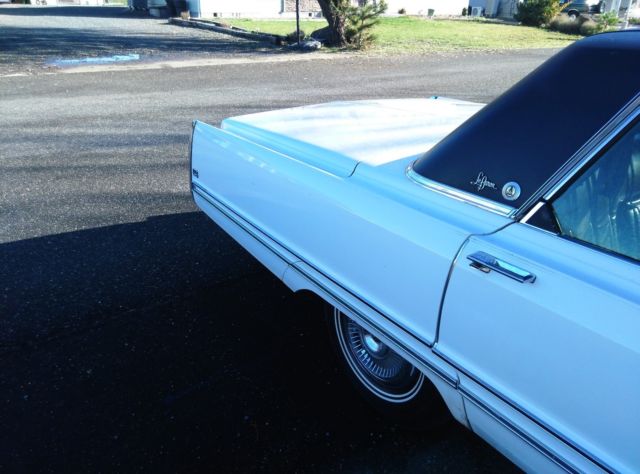 1968 White Chrysler Imperial Sedan