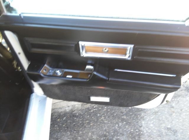 1968 White Chrysler Imperial Sedan