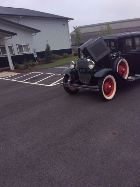 1930 Black/Burgendy Ford Model A 4dr touring