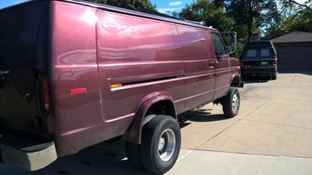 1991 Burgundy Ford E-Series Van extended cargo
