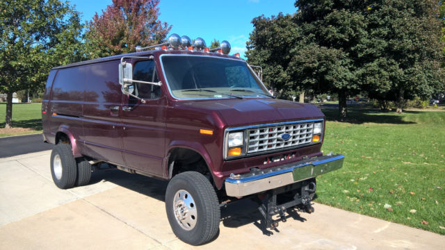 1991 Burgundy Ford E-Series Van extended cargo