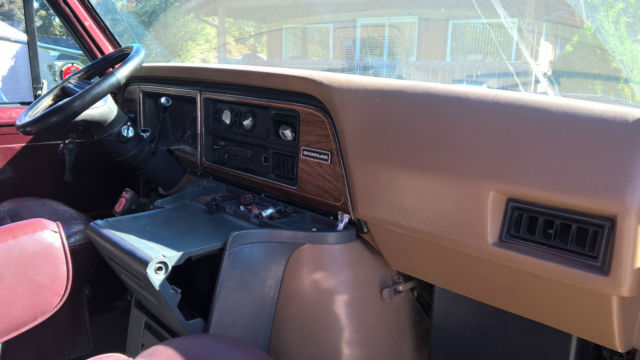 1991 Burgundy Ford E-Series Van extended cargo
