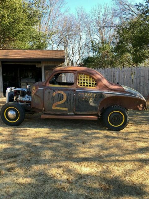 1941 Rust Ford Deluxe Coupe