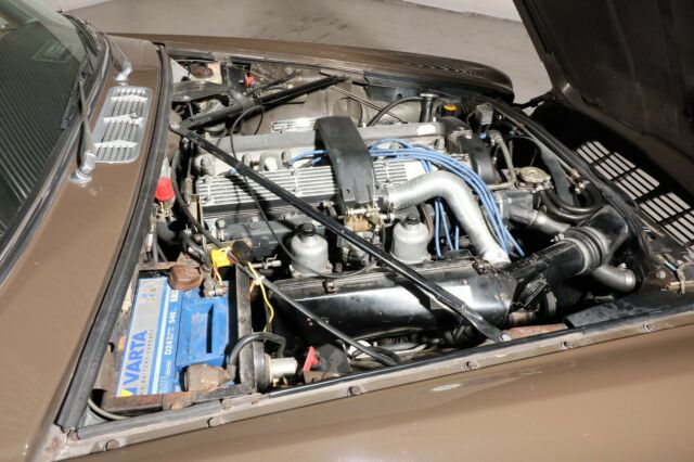 1976 Brown Jaguar XJ6 Sedan