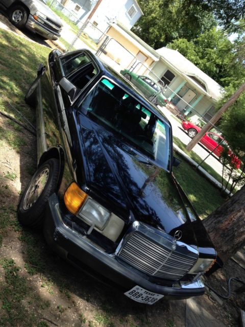 1991 Black Mercedes-Benz 400-Series Sedan