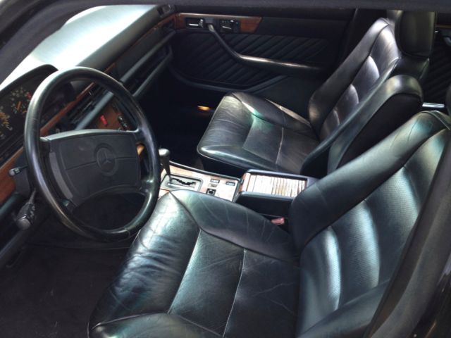 1991 Black Mercedes-Benz 400-Series Sedan