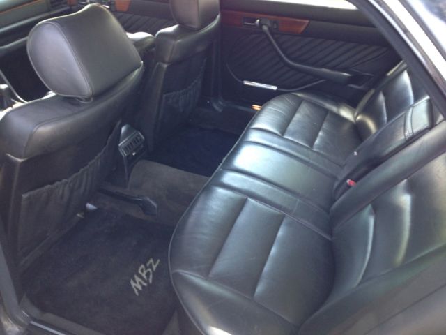 1991 Black Mercedes-Benz 400-Series Sedan