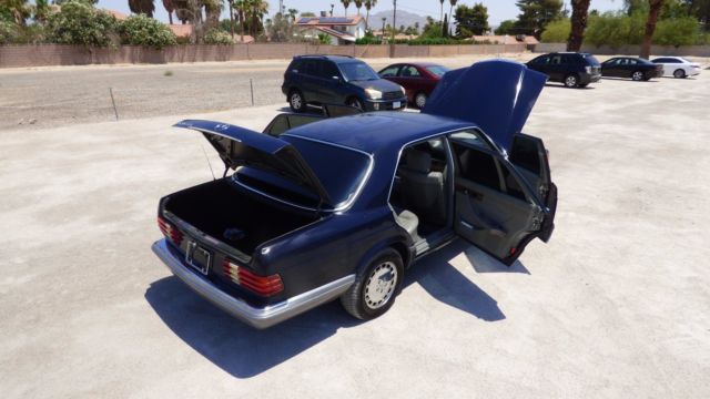 1986 Blue Mercedes-Benz 400-Series Sedan
