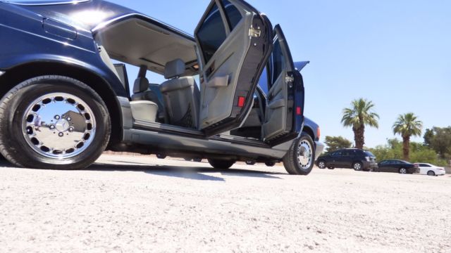 1986 Blue Mercedes-Benz 400-Series Sedan