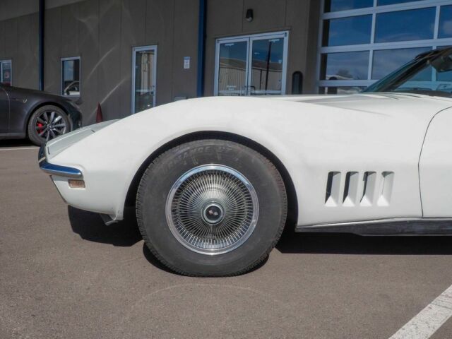 1968 White Chevrolet Corvette --
