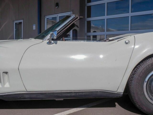 1968 White Chevrolet Corvette --