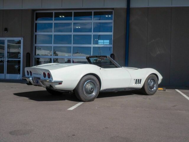 1968 White Chevrolet Corvette --