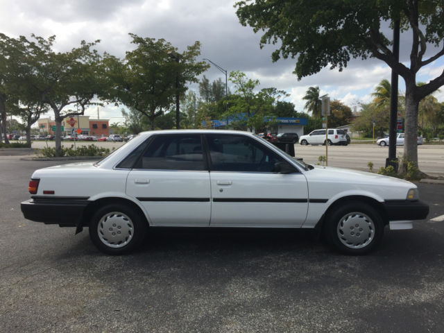 1990 White Toyota Camry Sedan