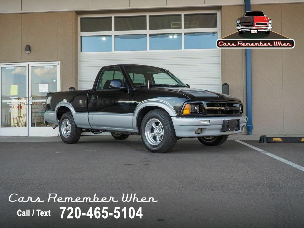 1994 Black Chevrolet S-10 --