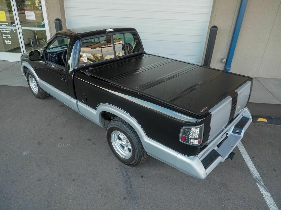 1994 Black Chevrolet S-10 --