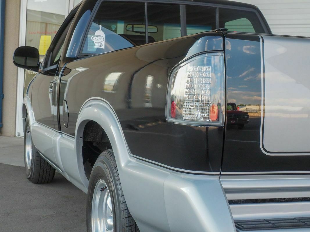 1994 Black Chevrolet S-10 --