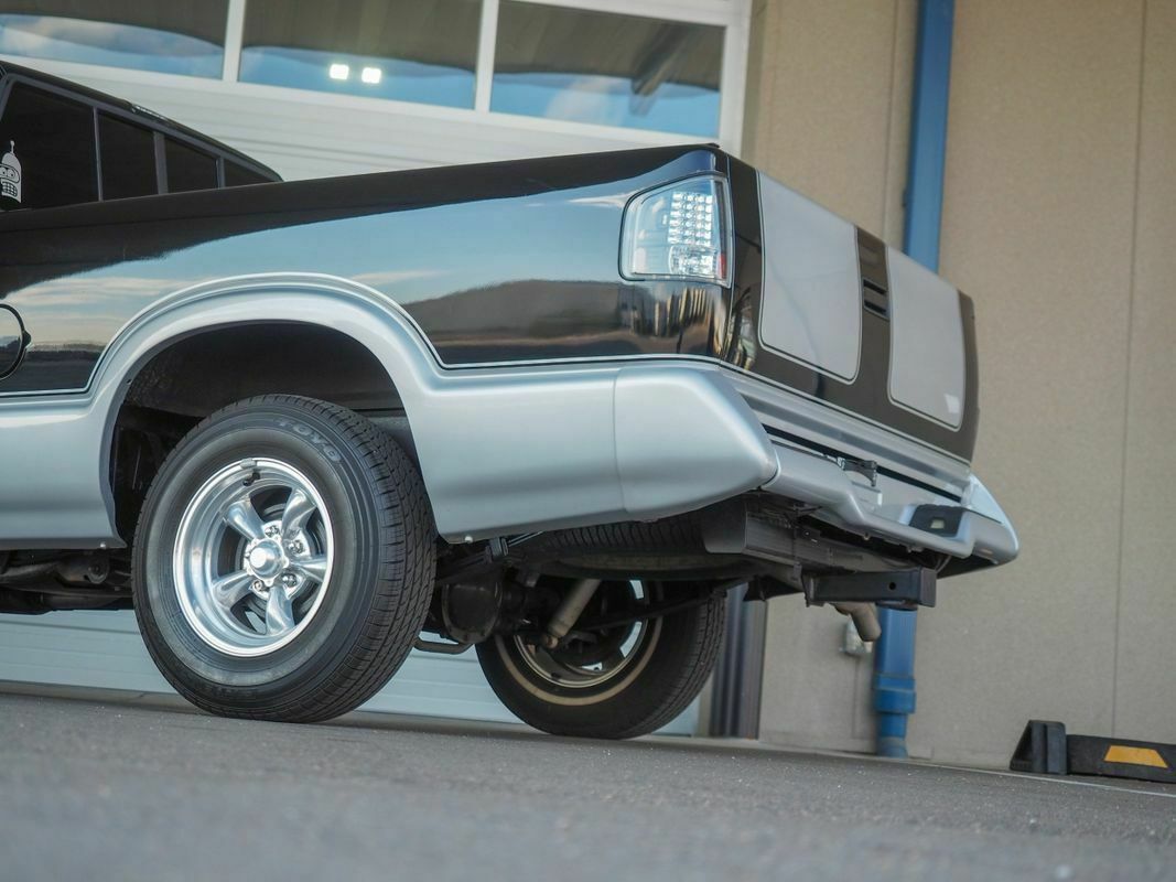 1994 Black Chevrolet S-10 --