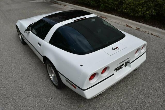 1990 White Chevrolet Corvette Coupe