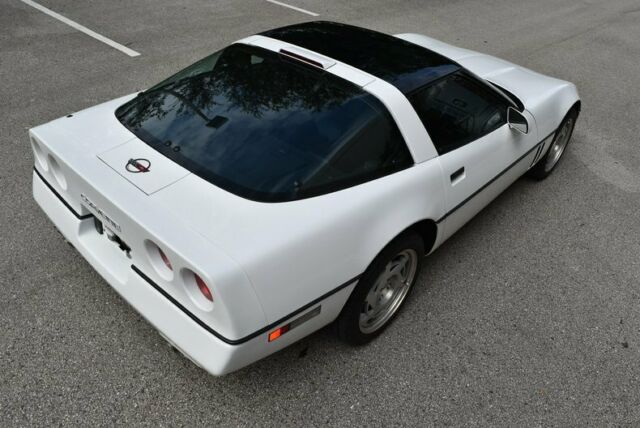 1990 White Chevrolet Corvette Coupe