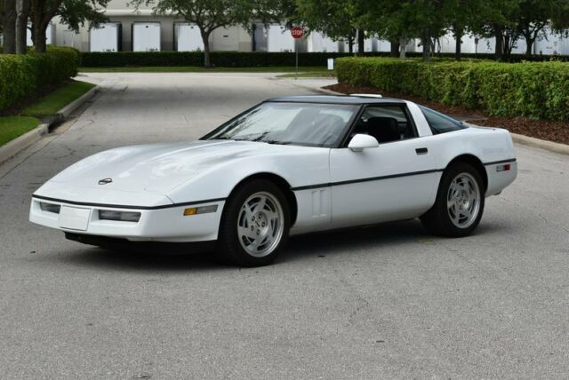 1990 White Chevrolet Corvette Coupe