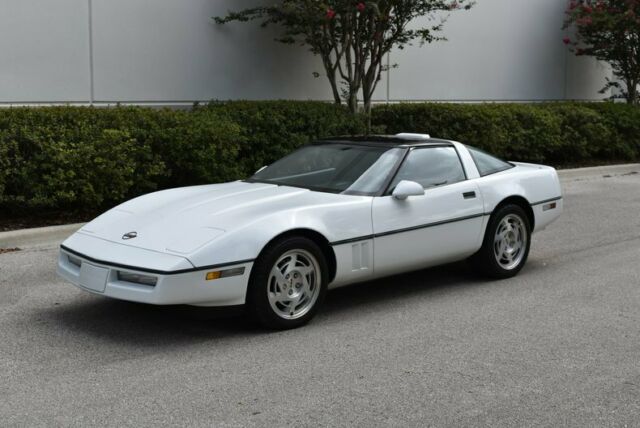 1990 White Chevrolet Corvette Coupe