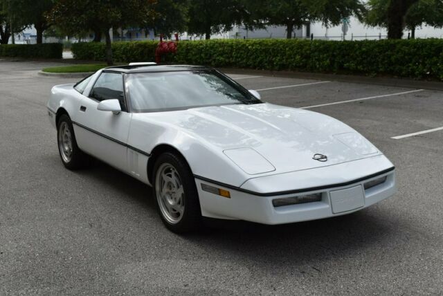 1990 White Chevrolet Corvette Coupe