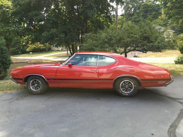 1972 Red Oldsmobile 442 Coupe