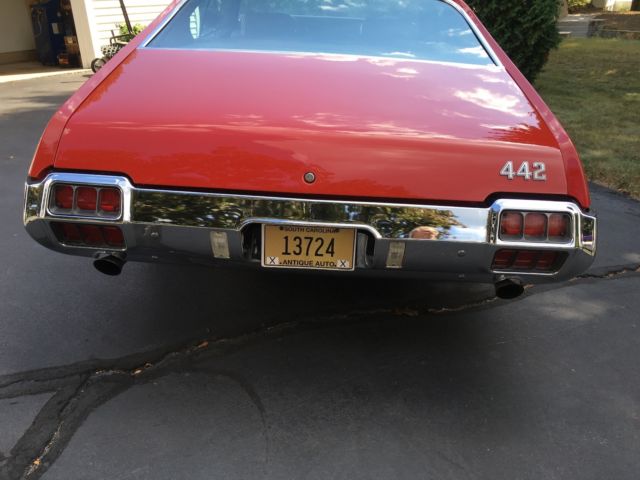 1972 Red Oldsmobile 442 Coupe
