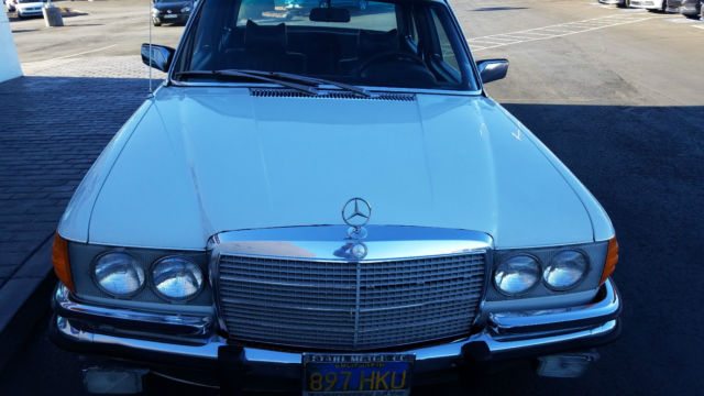 1973 White Mercedes-Benz 400-Series Sedan