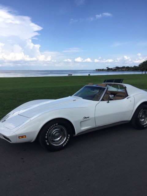 1974 White Chevrolet Corvette Coupe