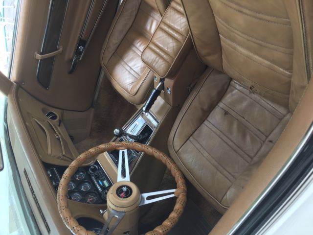 1974 White Chevrolet Corvette Coupe