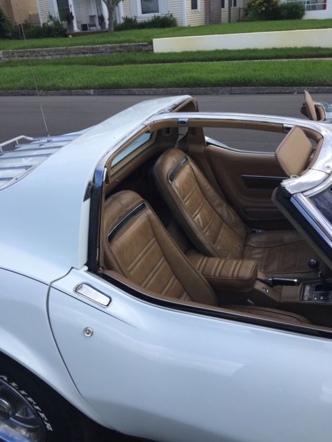 1974 White Chevrolet Corvette Coupe