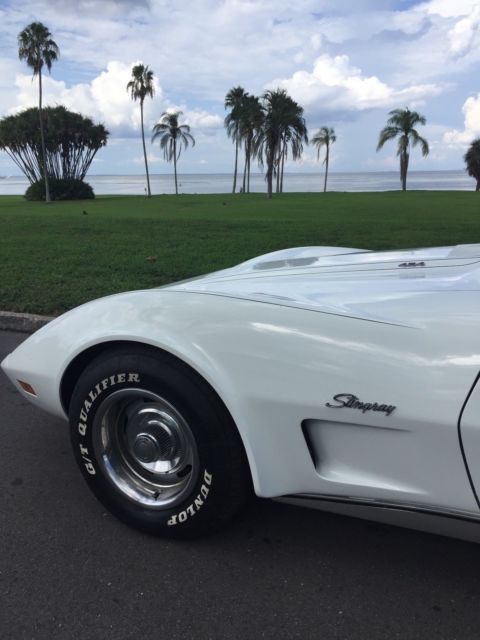 1974 White Chevrolet Corvette Coupe