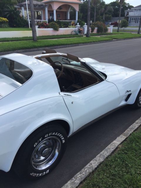 1974 White Chevrolet Corvette Coupe