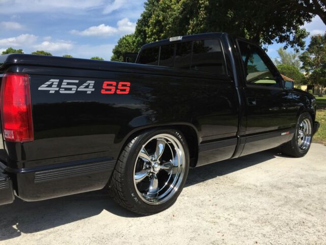 1990 Black Chevrolet C/K Pickup 1500 Standard Cab Pickup