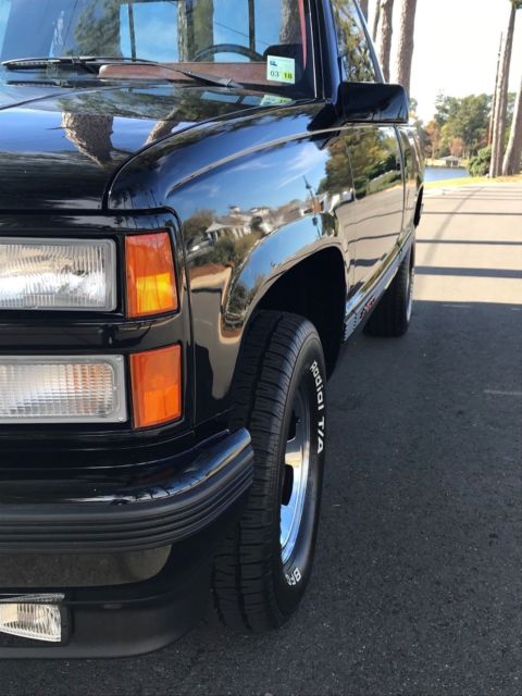 1990 Black Chevrolet C/K Pickup 1500 Standard Cab Pickup