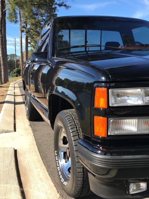 1990 Black Chevrolet C/K Pickup 1500 Standard Cab Pickup