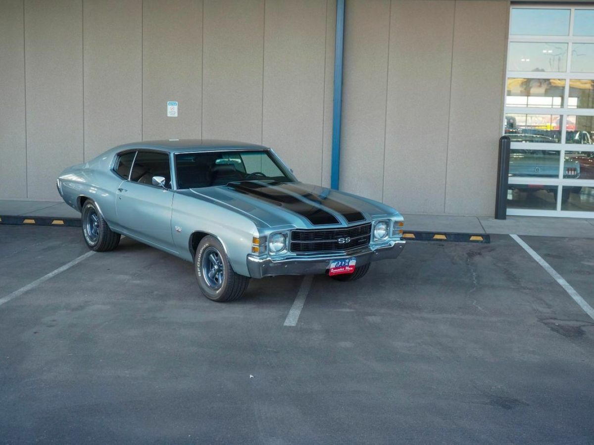 1971 Silver Chevrolet Chevelle --