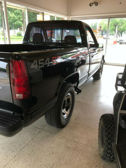 1990 Black Chevrolet C/K Pickup 1500 Standard Cab Pickup