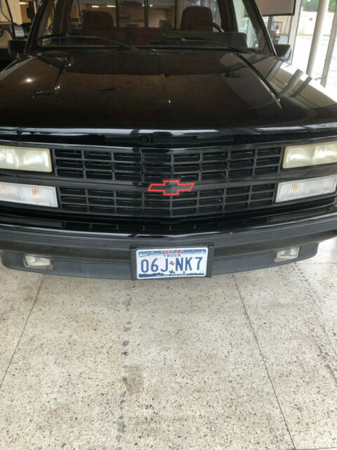 1990 Black Chevrolet C/K Pickup 1500 Standard Cab Pickup