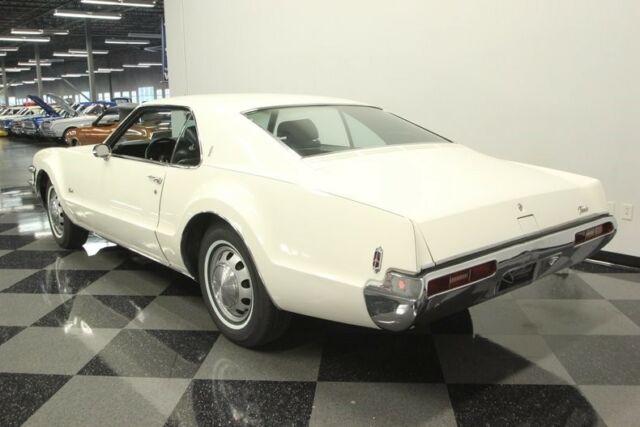 1969 White Oldsmobile Toronado Coupe