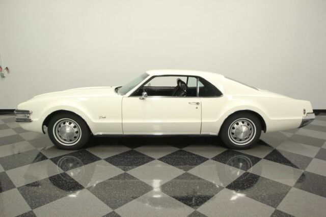 1969 White Oldsmobile Toronado Coupe