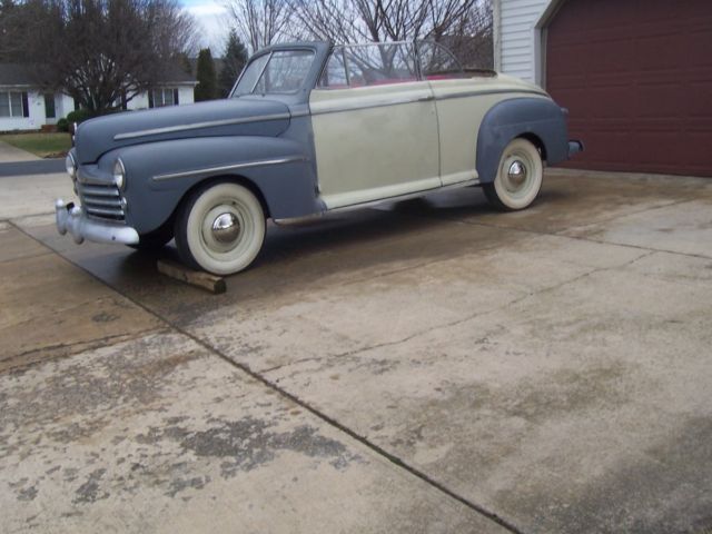 1947 Yellow Ford De Luxe convertible Convertible