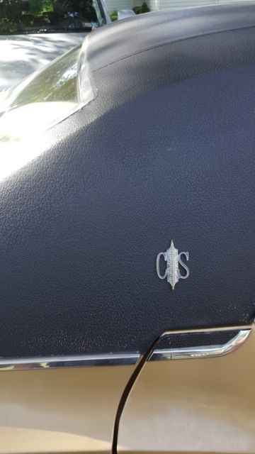 1970 Gold Oldsmobile Cutlass Sedan