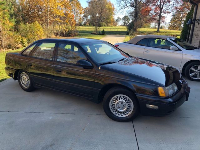 1989 Black Ford Taurus Coupe
