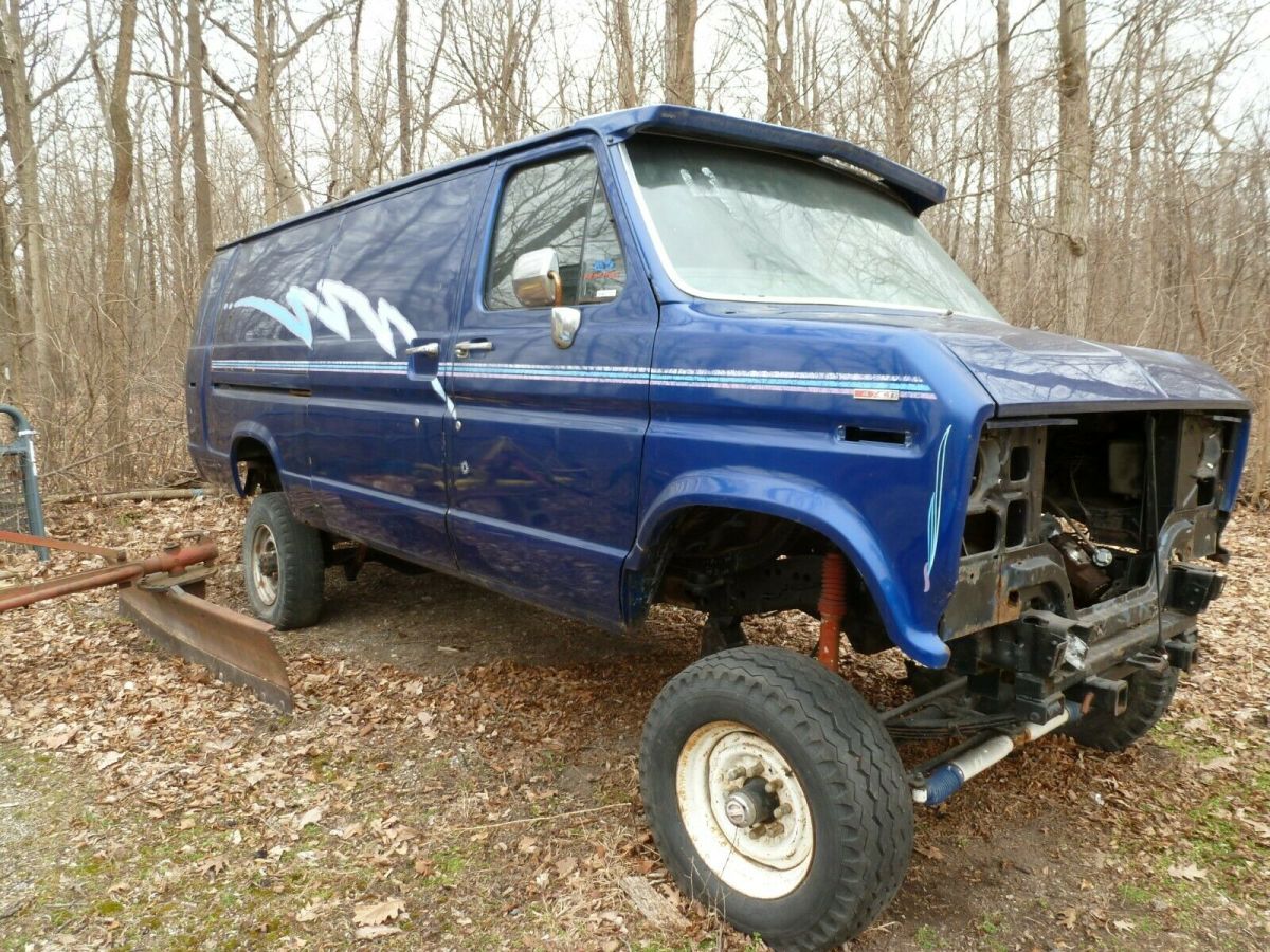 1980 Blue Ford F-350 Extended Passenger Van