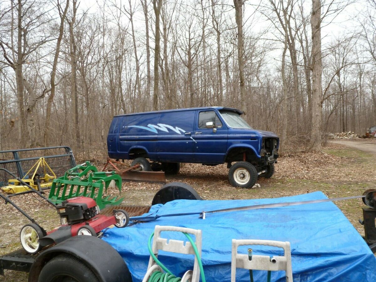 1980 Blue Ford F-350 Extended Passenger Van