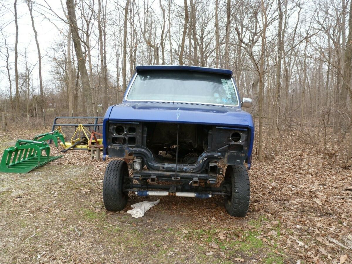 1980 Blue Ford F-350 Extended Passenger Van
