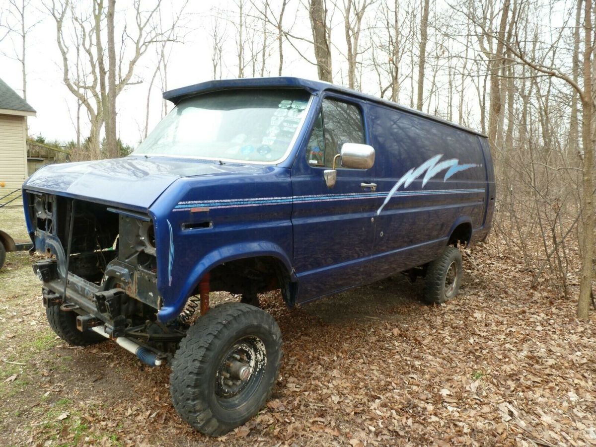 1980 Blue Ford F-350 Extended Passenger Van