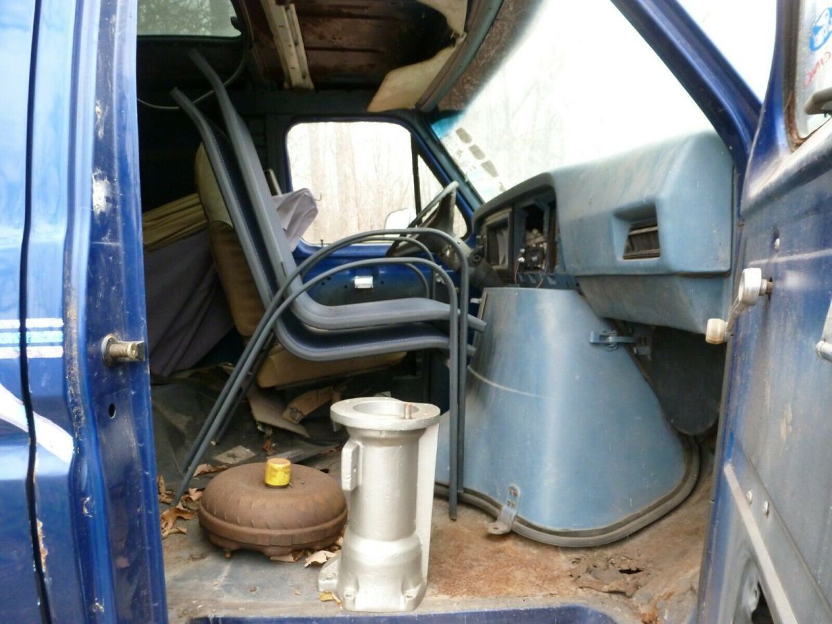 1980 Blue Ford F-350 Extended Passenger Van